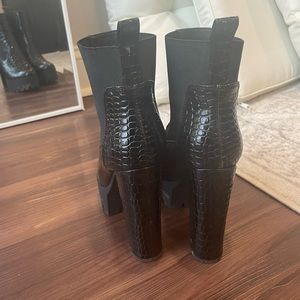 PLATFORM BOOTS